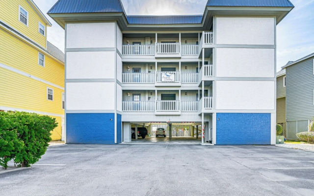 On-the-beach Escape: Oceanfront in Surfside!