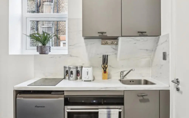 STH Sutherland Avenue Apartment
