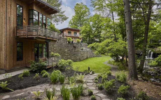 Woodstock Way Hotel
