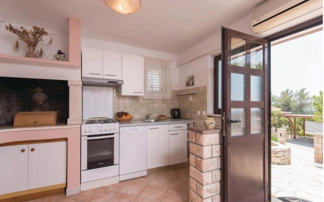 Awesome Home in Nova With Wifi and 4 Bedrooms