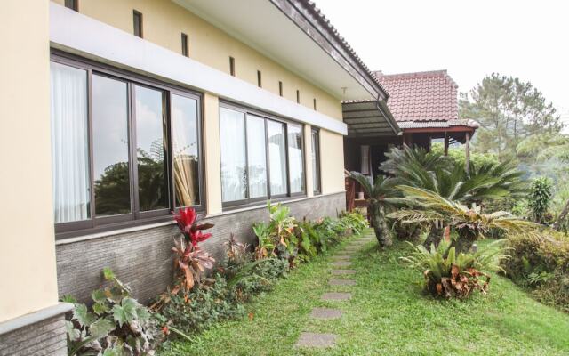 Aldeoz Ciater Cikole Villa Subang
