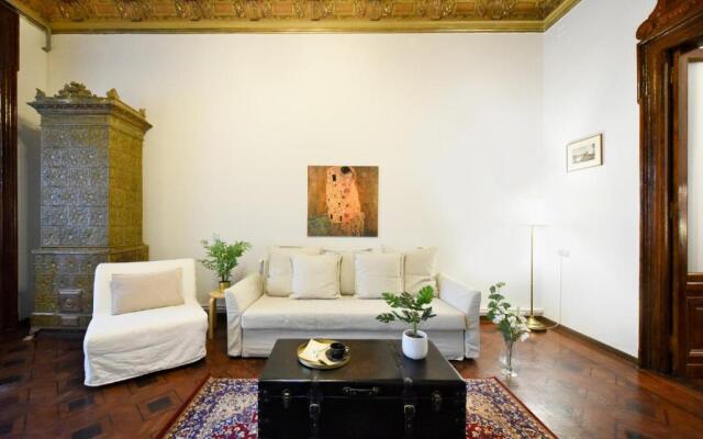 NEO-RENAISSANCE & UNIQUE Apt - Best location