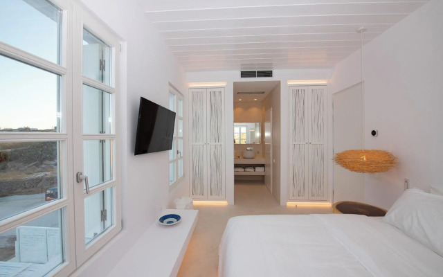 The Ammonite Resort – Adults Only