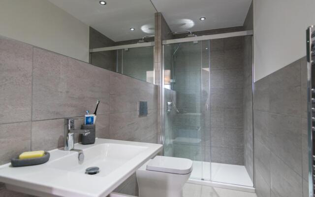 Apartment 3 Waterstone House - Sea Front Apartment Hot Tub