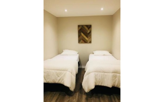 6 Bed Blue Mountain Chalet with Hot Tub 8