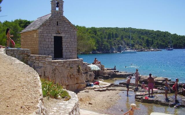 Denis - 100 m From Beach - H