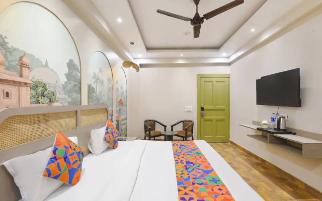 Fabhotel The White Pepper