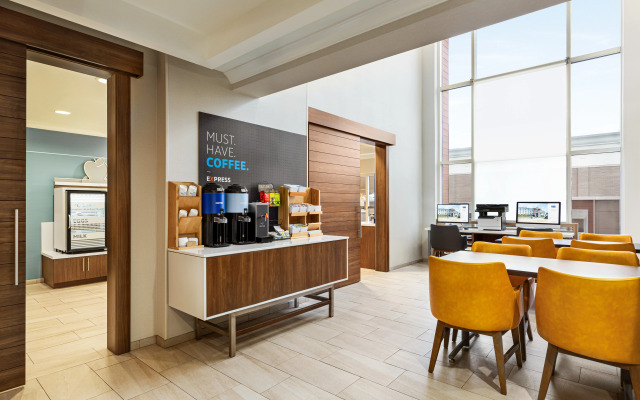 Holiday Inn Exp Stes Univ