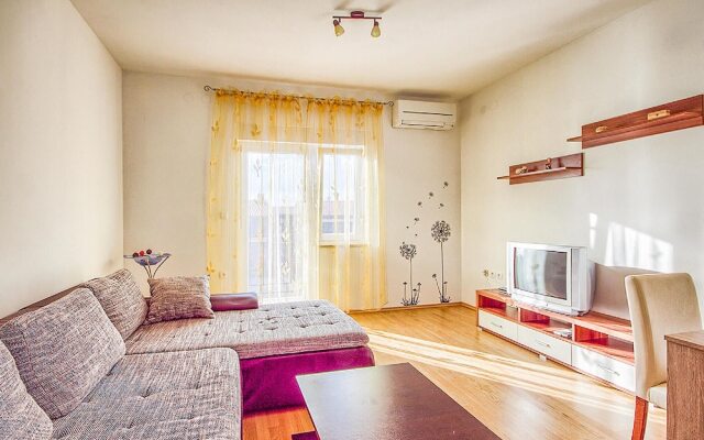 Beautiful Apartment in Valbandon With Wifi and 2 Bedrooms