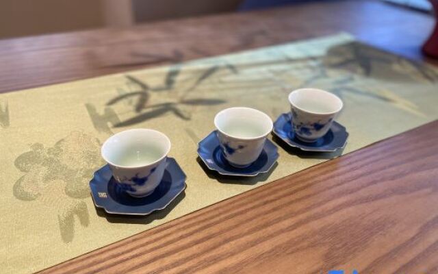 Qianna Hotel (Zhengzhou Erqi Square Dennis David City)