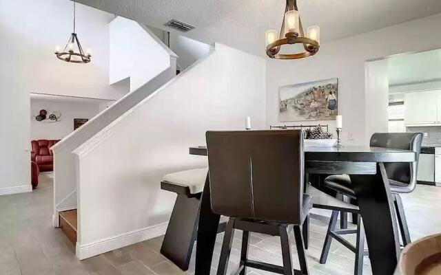 Windwood Villa 4 Bedroom Home by RedAwning