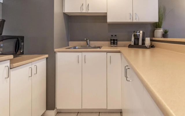 Hotel Faubourg Montreal - ex Holiday Inn Express Hotel & Suites Centr