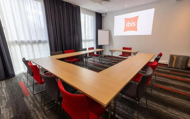 ibis Warszawa West Station