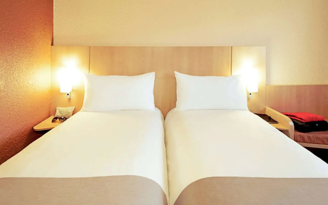 ibis Budapest Heroes Square