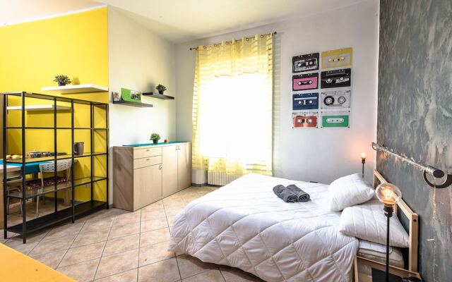 Yellow Vintage Studioflat