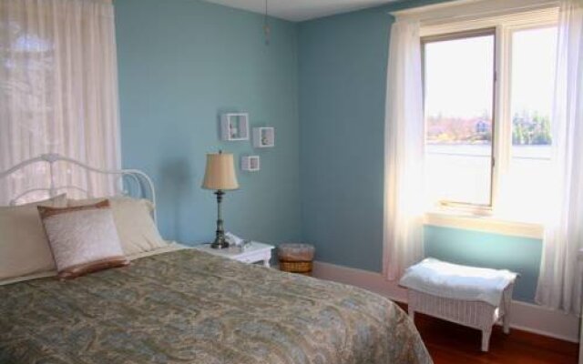 The Lakehouse in Calabogie