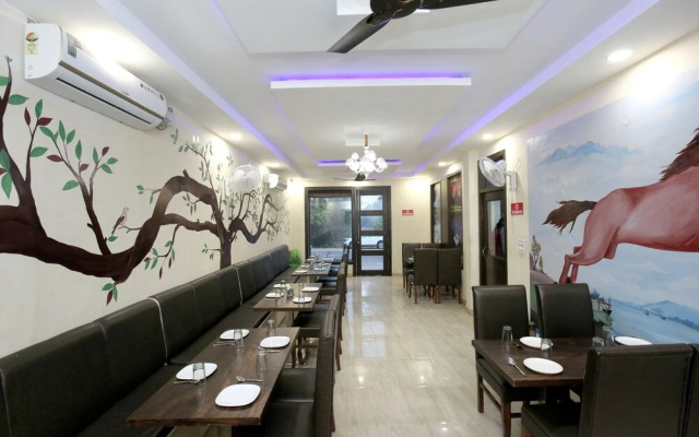 OYO 10070 Hotel Satkar Regency