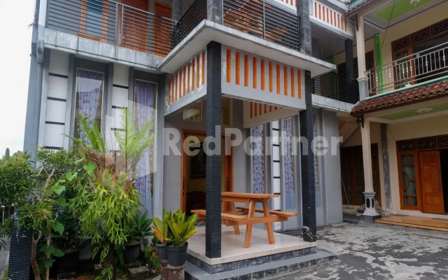 Wisma Giri Mulyo B Near Grojogan Sewu Mitra RedDoorz
