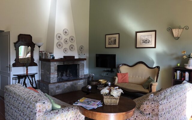 6 Bedrooms Umbrian farmhouse