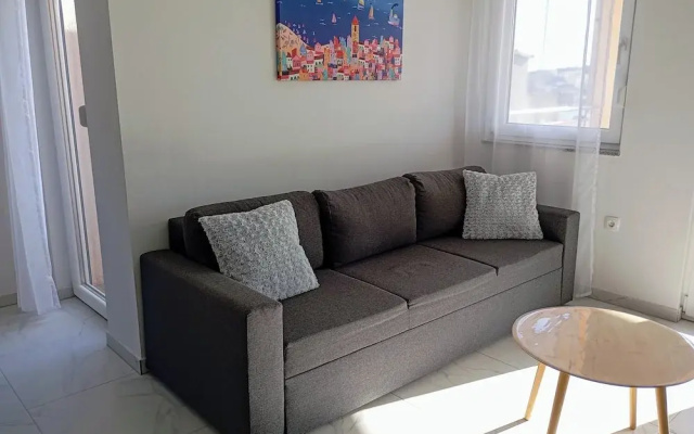 Immaculate 2-bed Apartment in Okrug Gornji