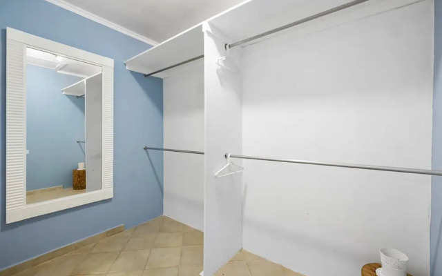 Remodeled 3br2ba Cozy Central Private Pool