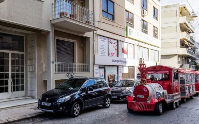 Adorable Apartment Under Acropolis