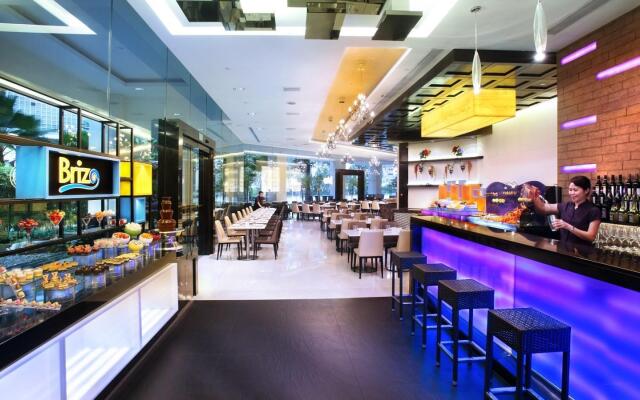 Отель The Robertson House by The Crest Collection