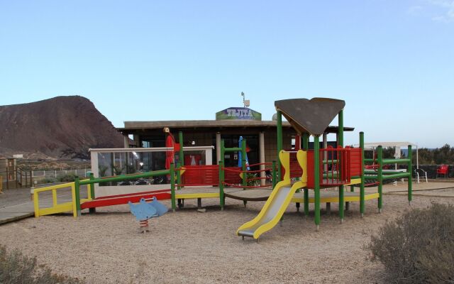 Eco-wooden Houses Camping Montaña Roja