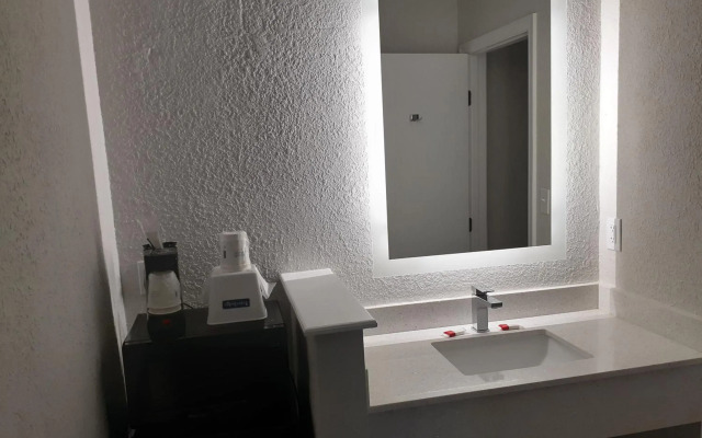 Travelodge by Wyndham Virginia Beach Bay Beach