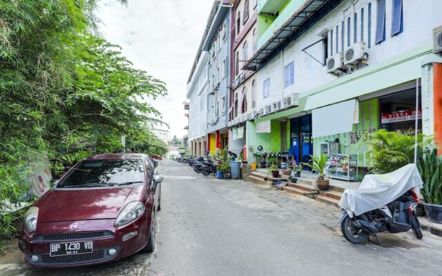 SPOT ON 91879 Emes Jaya HomestayNearSamsung Electronic Indonesia PT
