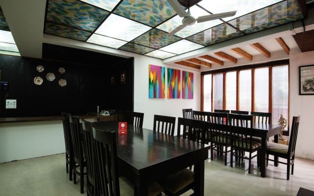 OYO 9949 Hotel Silvver Crest