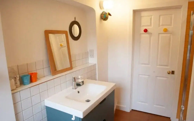 Spacious 3 Bedroom Georgian House in Bristol