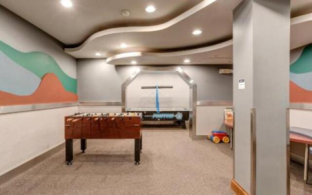 Eagle Springs East 101: Red-Wing Suite