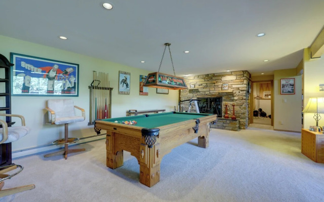 Vail 'treehouse' + Hot Tub, Sauna & Mtn Views