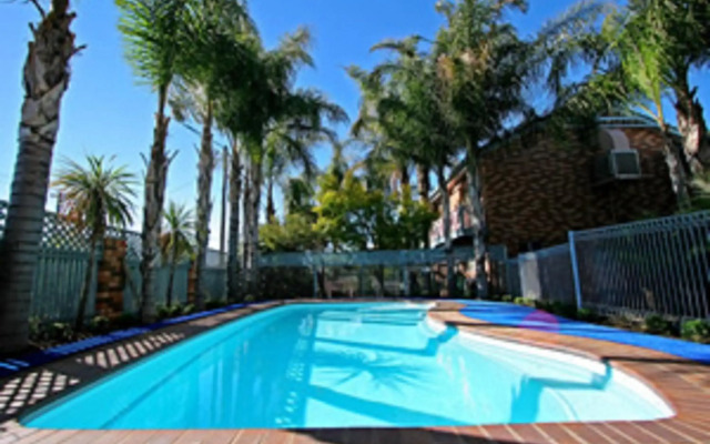 Cattleman's Country Motor Inn & Serviced Apartments