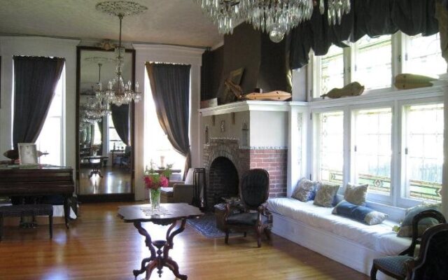 Allegheny Street Bed & Breakfast