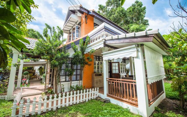 Nimman Elegant Garden Villa