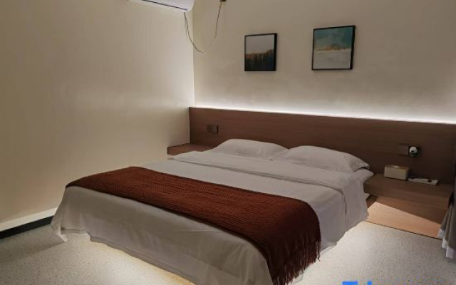 Sanya Haiyunyang Pool Luxury Homestay (West Island Branch)