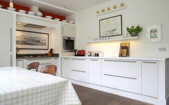 2 Bedroom Basement Flat In Edinburgh