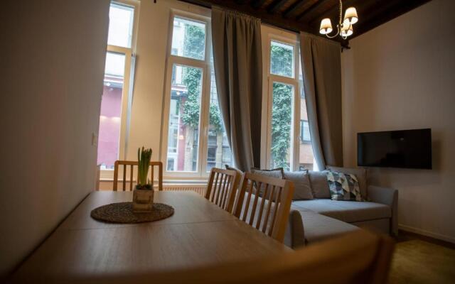 Luxury Suites Riverside Residence