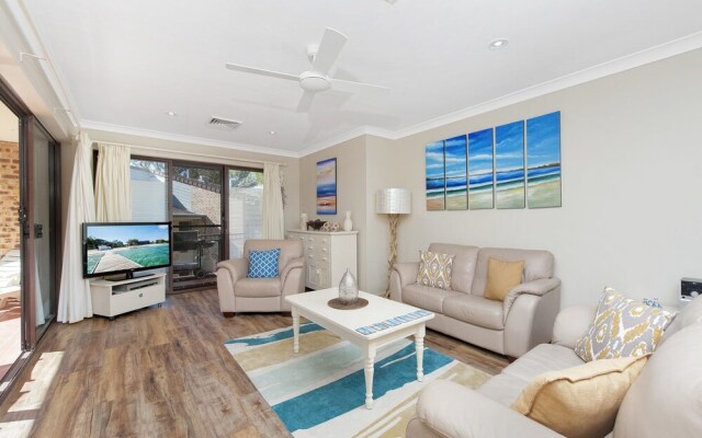 Grevillia, Bay Parklands, Unit 49/2 Gowrie Avenue