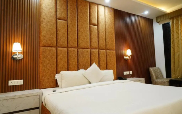 OYO 24912 Hotel Raunak