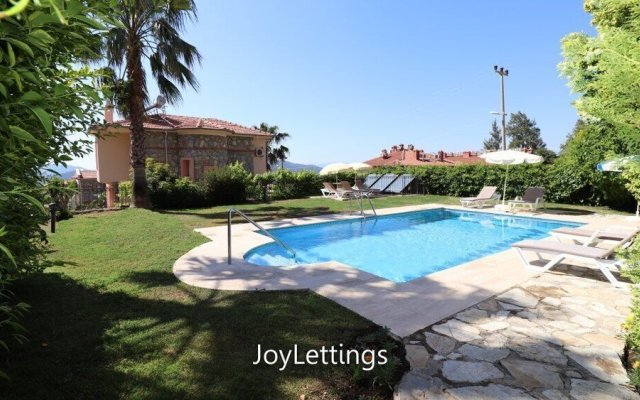 Villa FT01 by JoyLettings