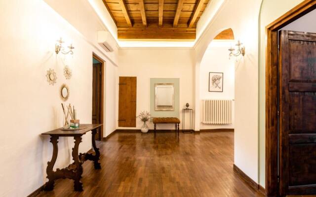 Historic center Palace - Huge 4 bedrooms Santa Croce apartment apartment - AC in all rooms