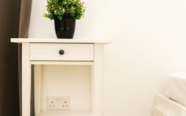 Follow the Sun Boutique Hostel - Pool, Breakfast & Sea Views