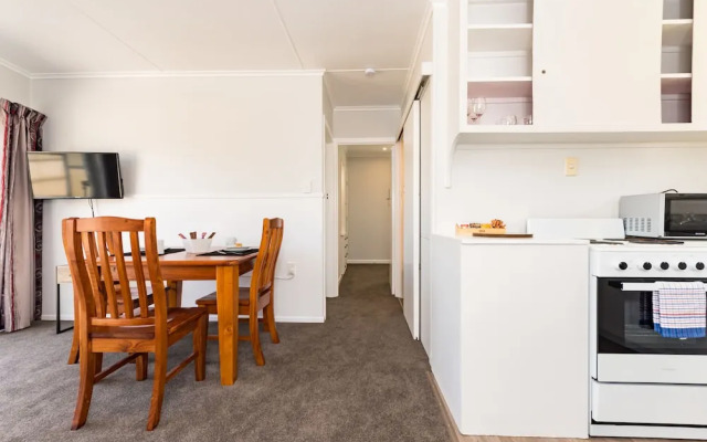 Waitangi Beach Bach 30A