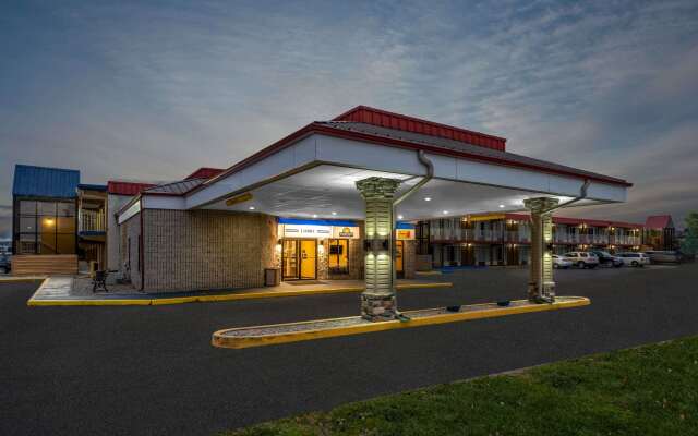 Super 8 by Wyndham Perrysburg/Toledo