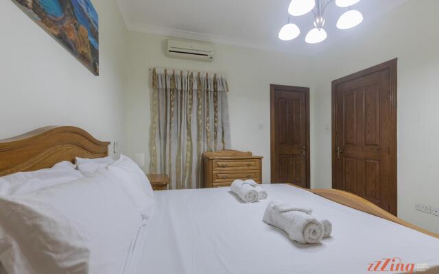 Seafront 2 Bedroom Apartment Overlooking Bay