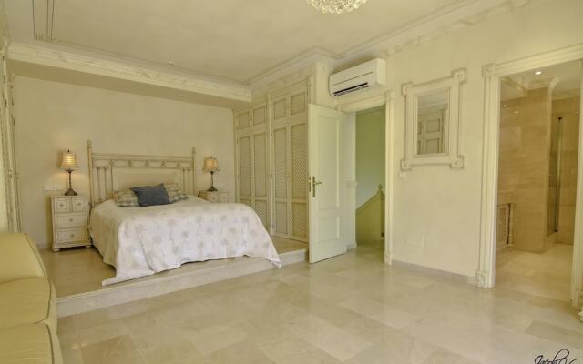 Exquisite Villa 50m To Beach