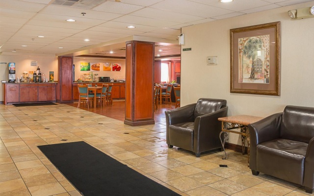 Quality Inn & Suites Detroit Metro Airport